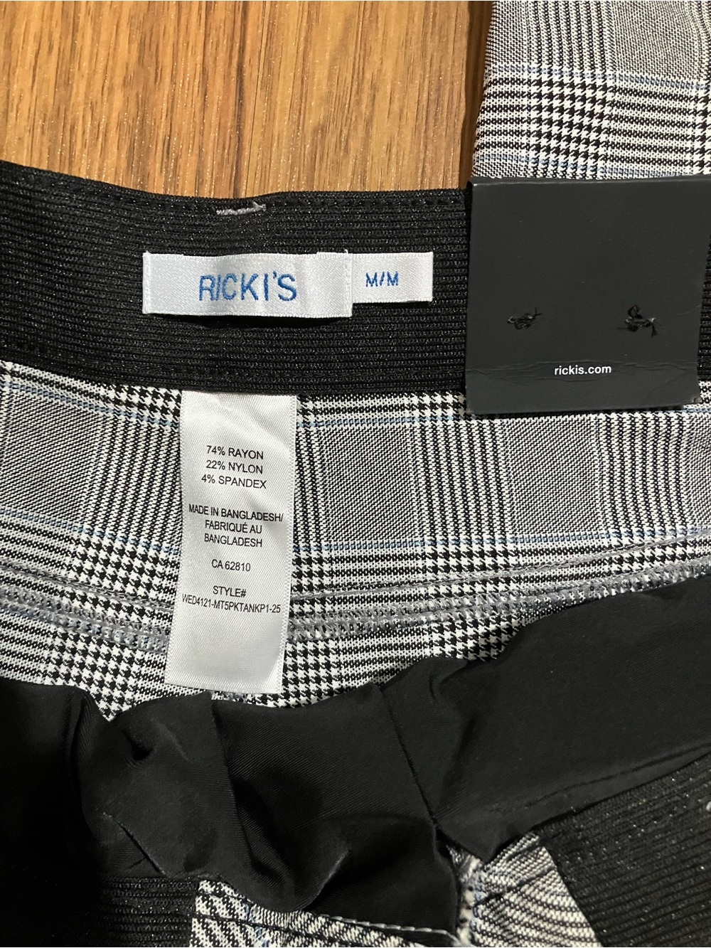 Women’s dress pants - size medium. Brand new with tags - Picture 4 of 8